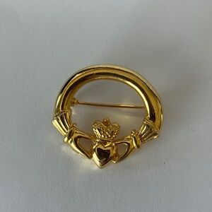 Vintage Claddagh Gold Tone Brooch